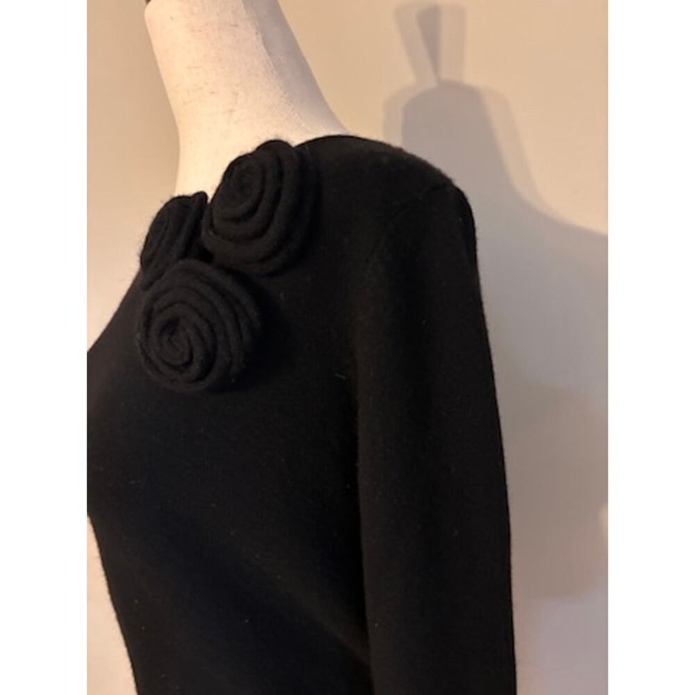 Barneys New York Cashmere Sweater Womens M Black 3D Rose Rosette 100% Cashmere - Picture 5 of 10